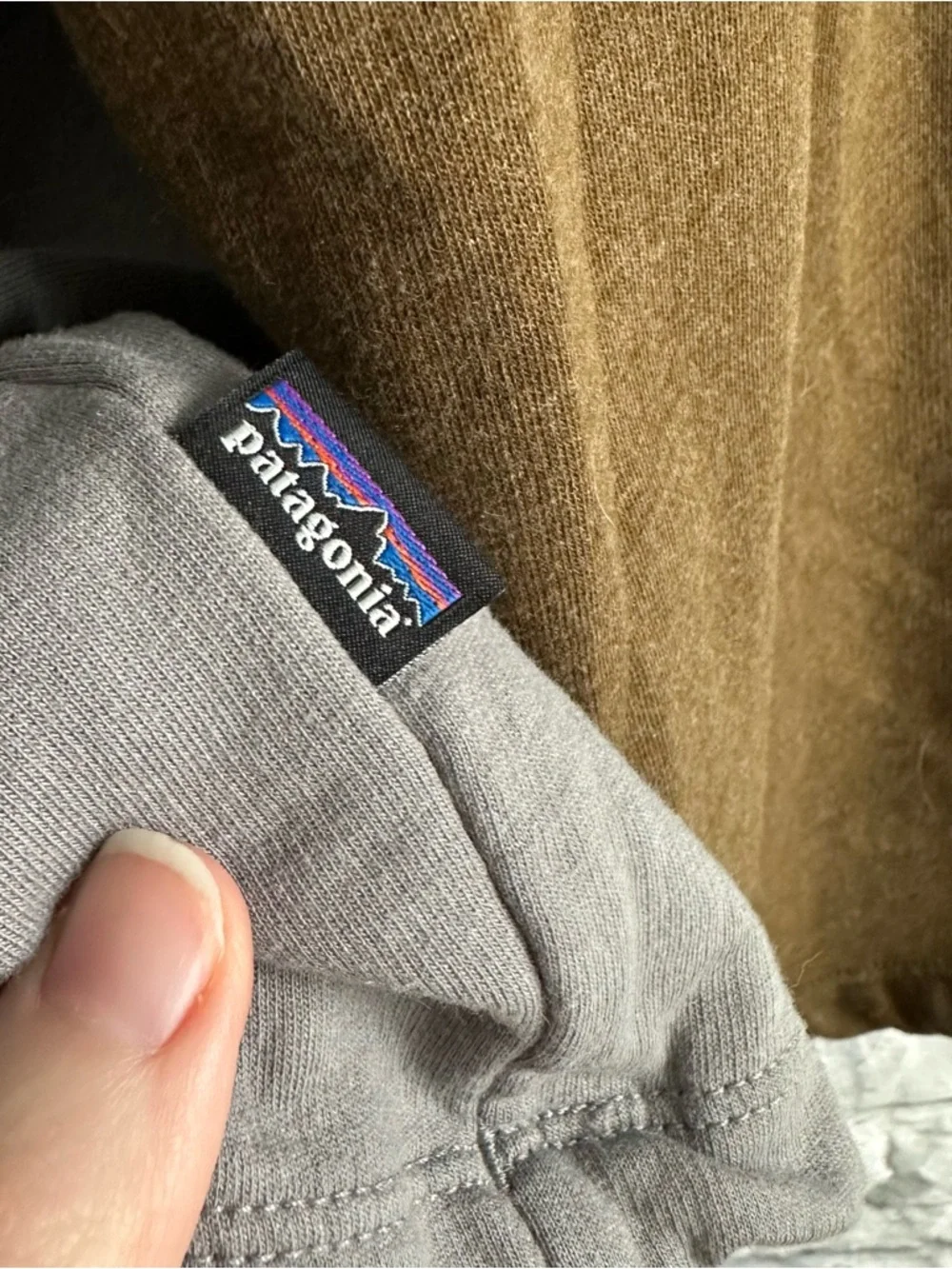 PREOWNED PATAGONIA MENS P-6 LOGO LIGHTWEIGHT SWEATSHIRT GREY OLIVE GREEN XL - Picture 5 of 6